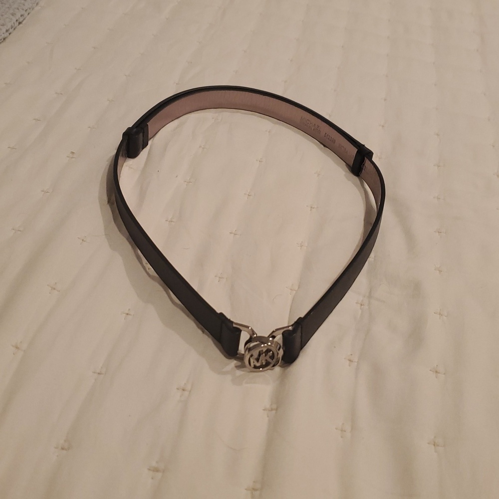 Michael Kors adjustable belt with silver logo size: Extra Large